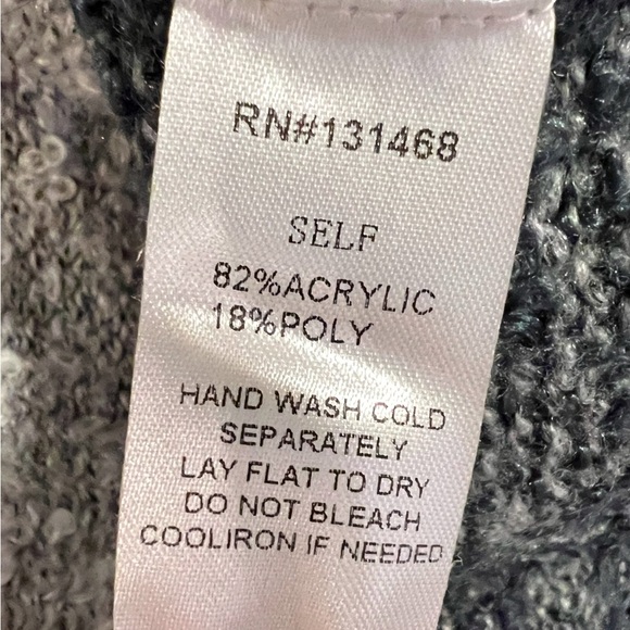 FATE by LFD Gray & White Bell Bottom Sleeve Crew Neck Sweater, Size M - Picture 6 of 6